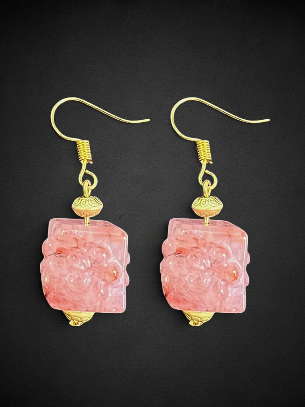 3/$15 💥🆕 Pink Carved Bead Dangle | Gold Hardware Hook Earrings | 4619